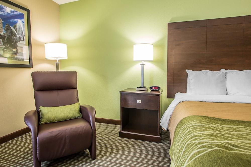 Comfort Inn & Suites Kansas City - Northeast Exterior foto