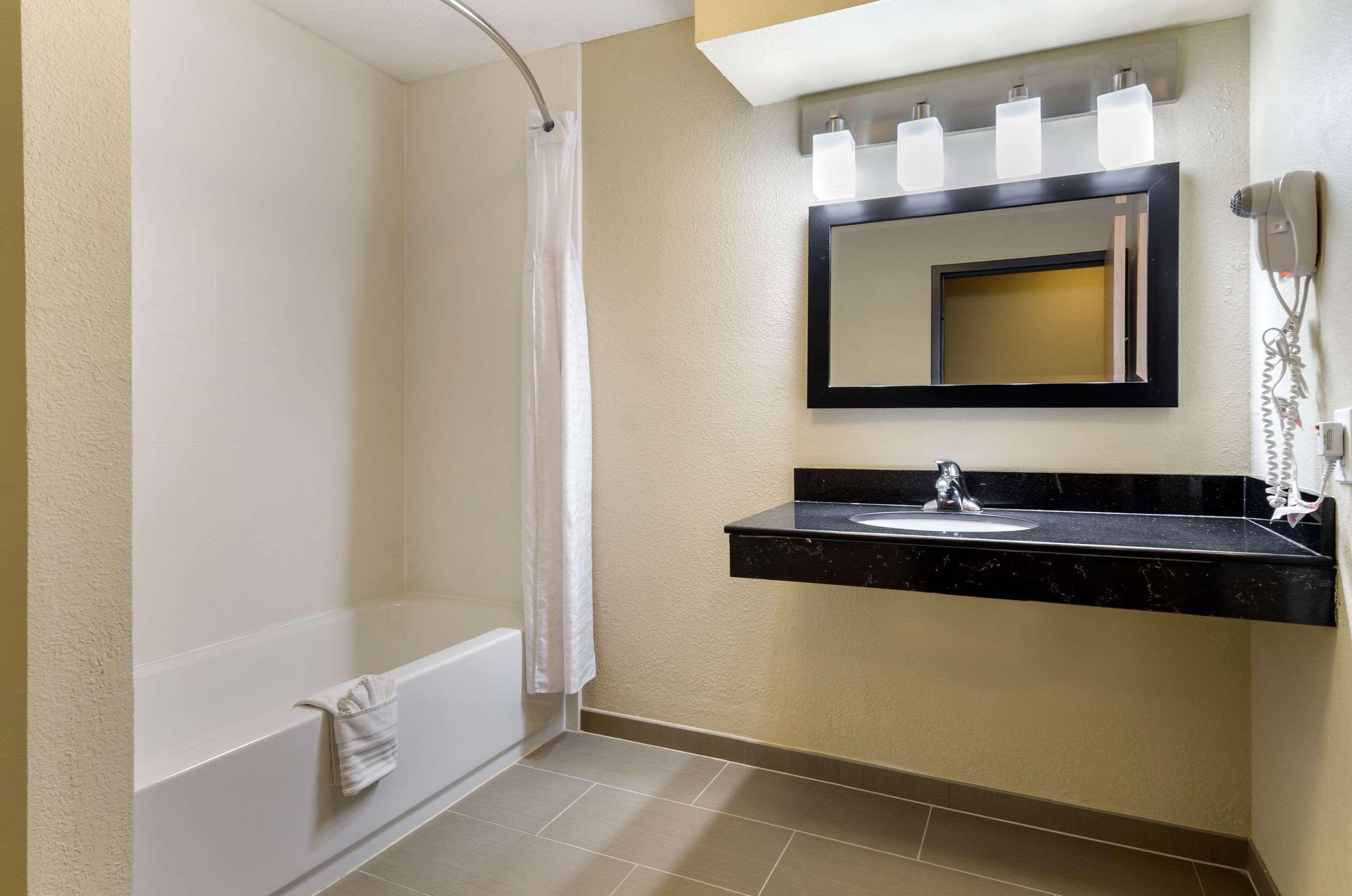 Comfort Inn & Suites Kansas City - Northeast Exterior foto