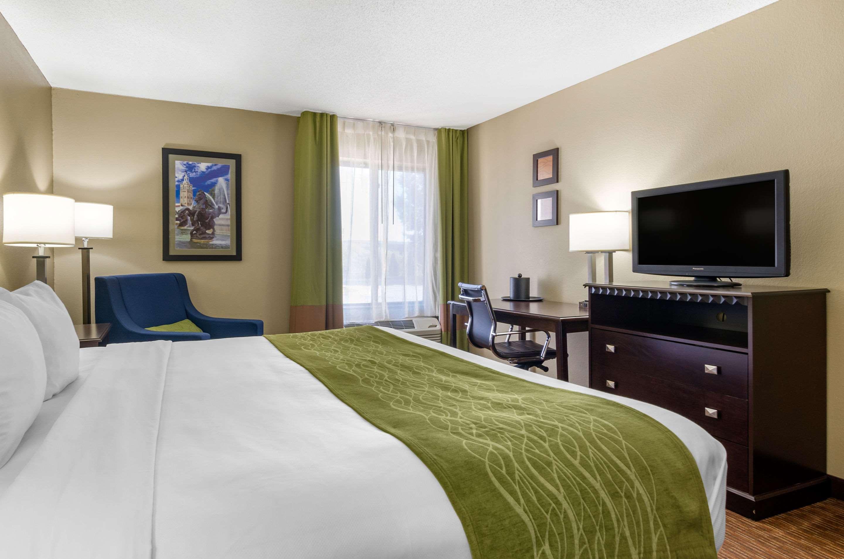 Comfort Inn & Suites Kansas City - Northeast Exterior foto