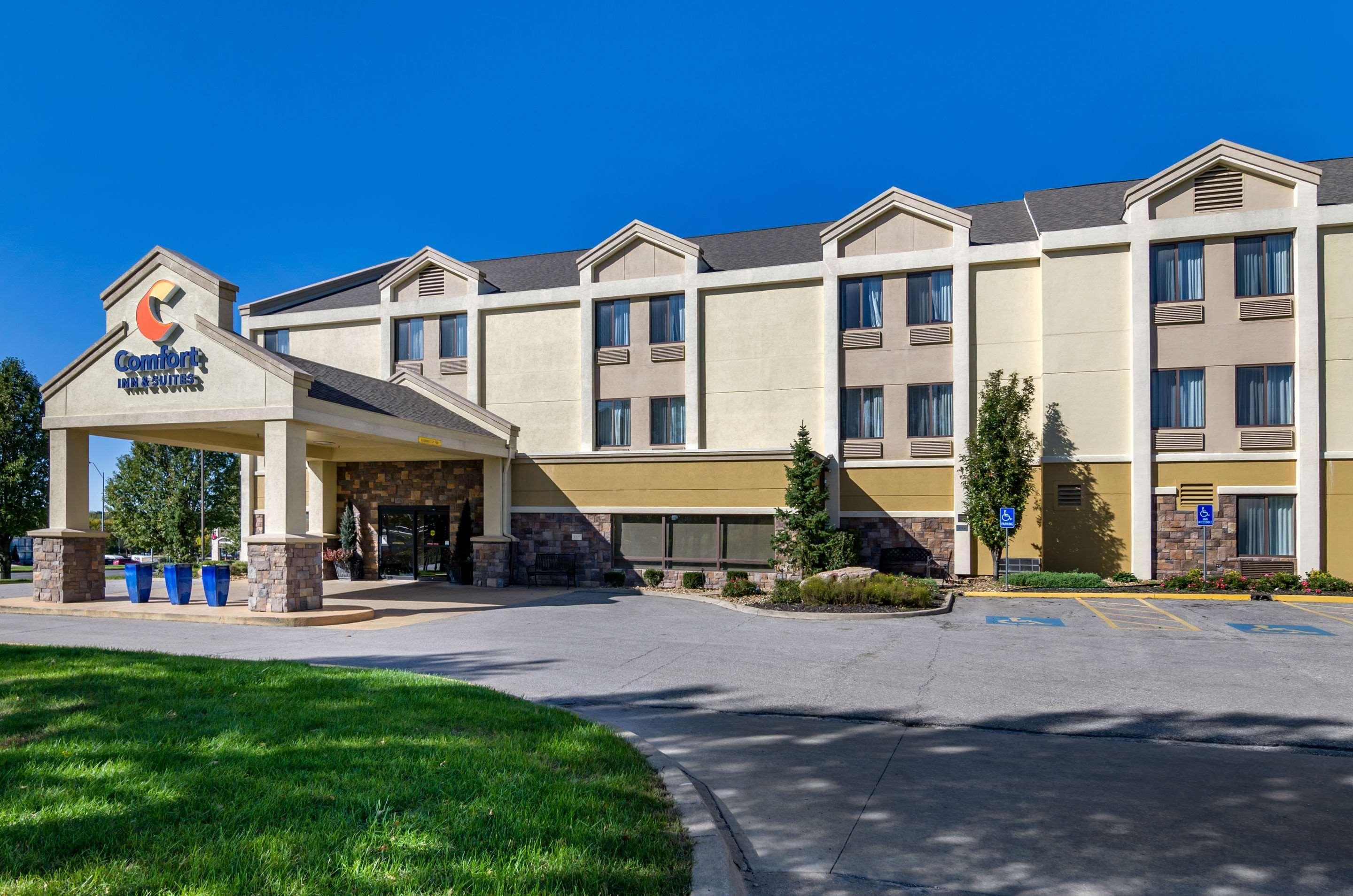 Comfort Inn & Suites Near Worlds Of Fun Kansas City Exterior foto