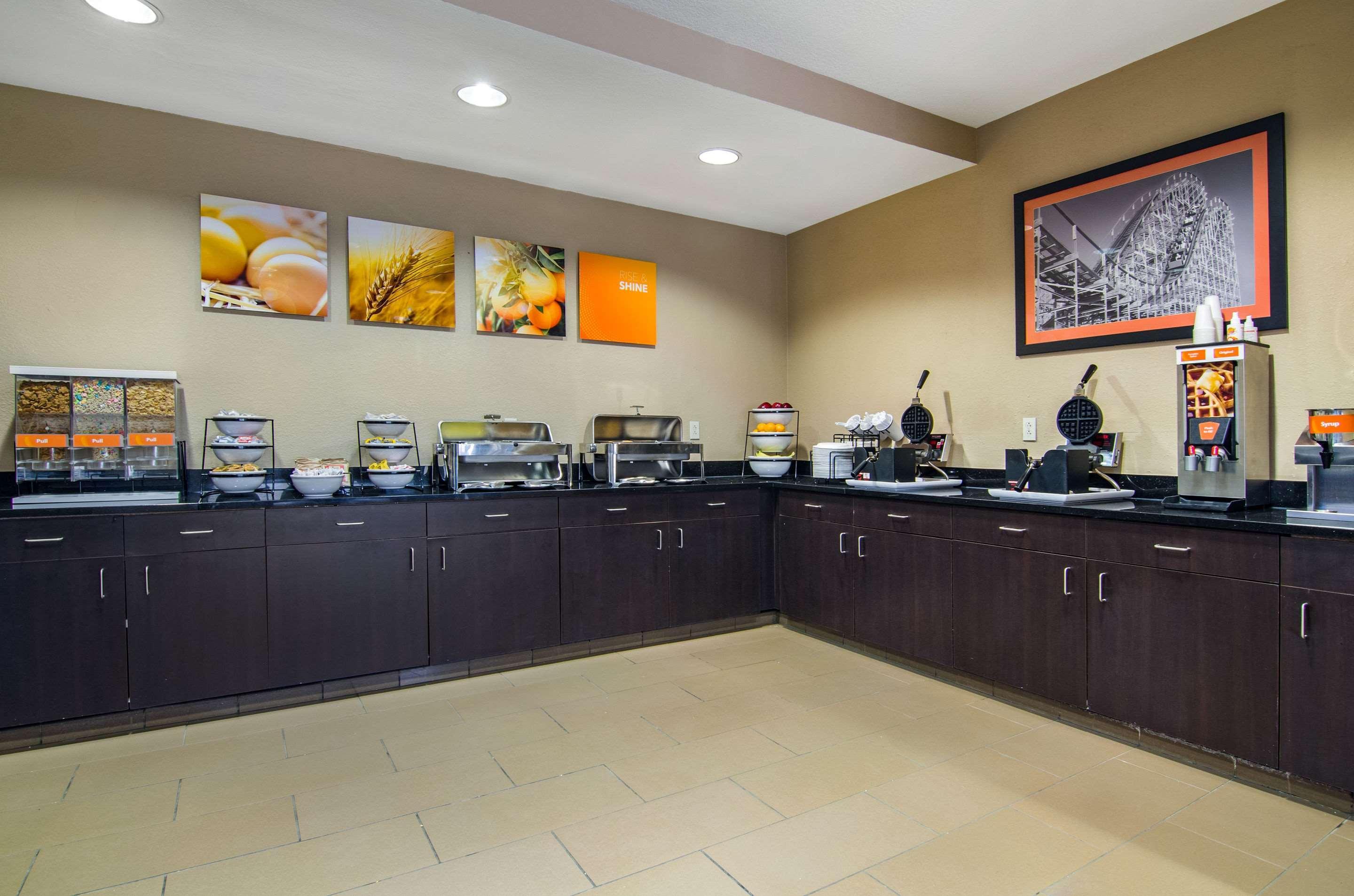 Comfort Inn & Suites Kansas City - Northeast Exterior foto