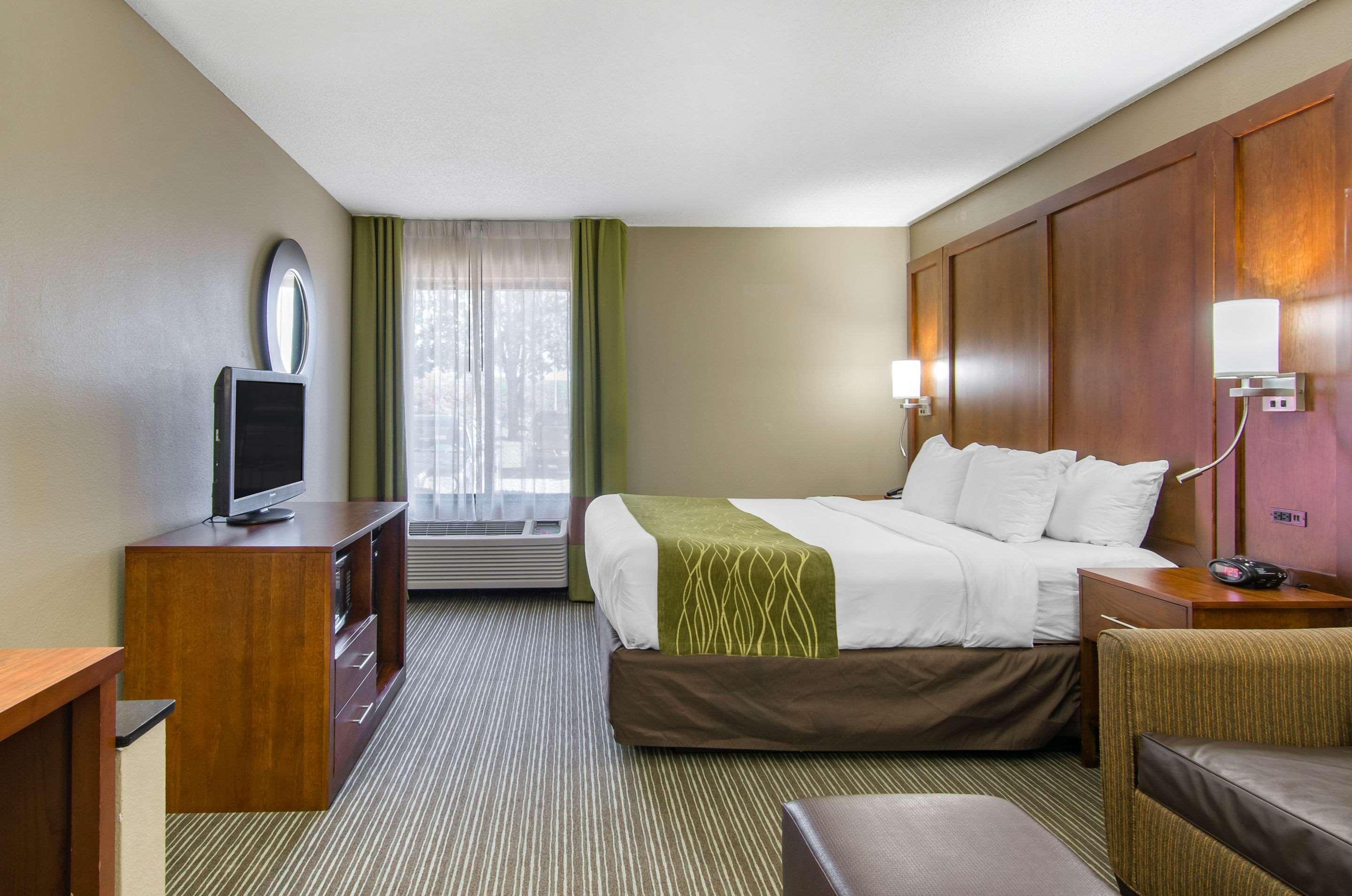 Comfort Inn & Suites Kansas City - Northeast Exterior foto