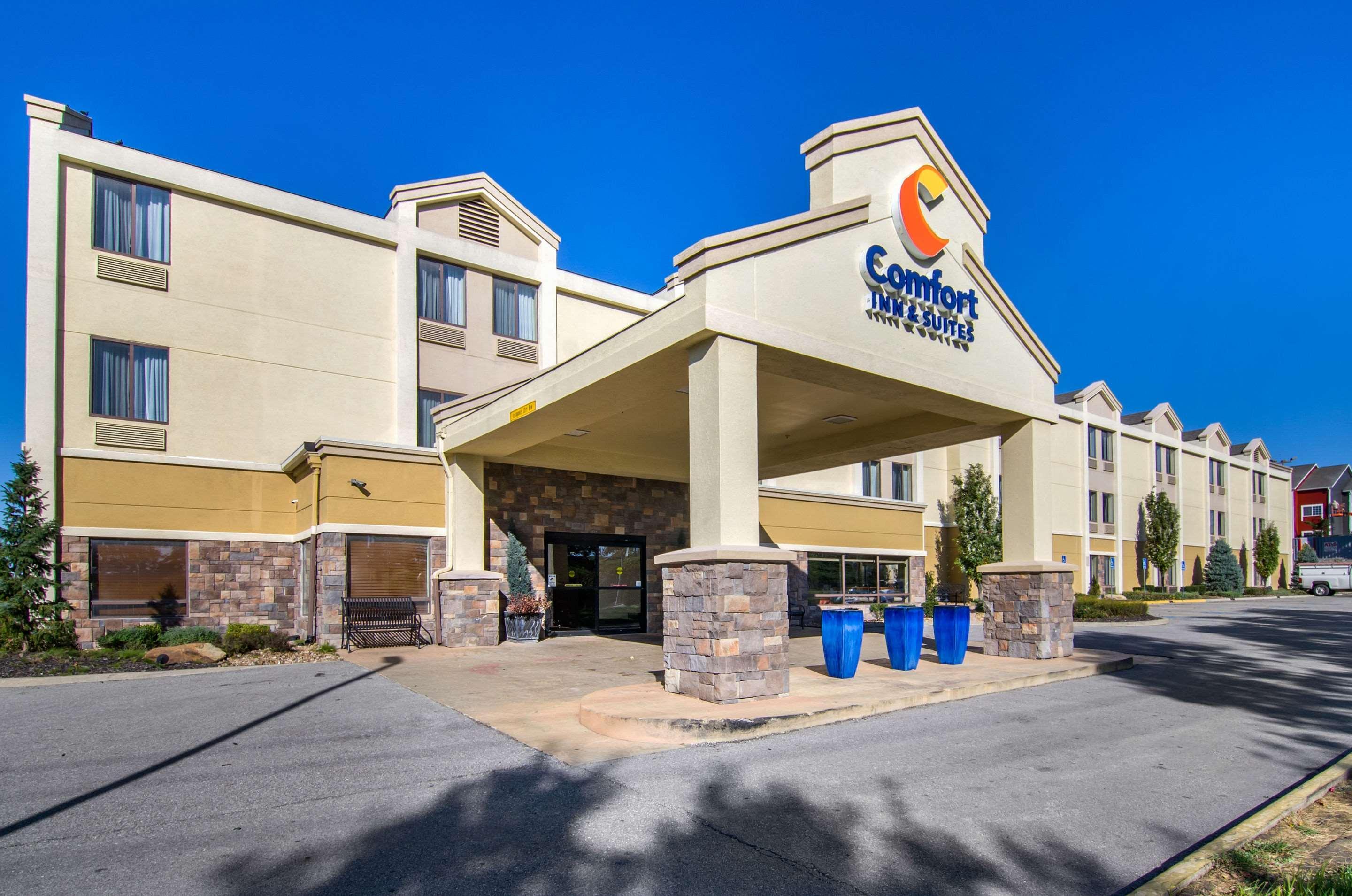 Comfort Inn & Suites Kansas City - Northeast Exterior foto
