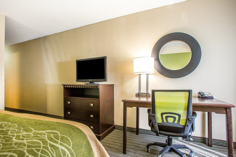 Comfort Inn & Suites Kansas City - Northeast Exterior foto